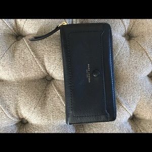 Marc Jacobs zip around wallet